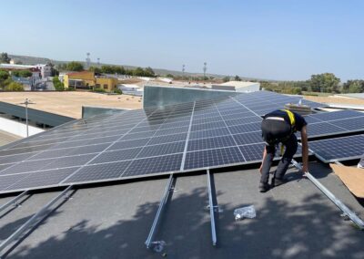 Instalación fotovoltaica en un tejado de vivienda