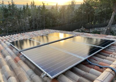 Instalación fotovoltaica en un tejado de vivienda